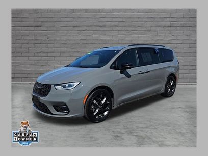 Used 2025 Chrysler Pacifica Limited