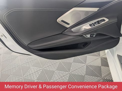 Used 2022 Chevrolet Corvette Stingray Premium Conv w/ Z51 Performance Package RWD image 9