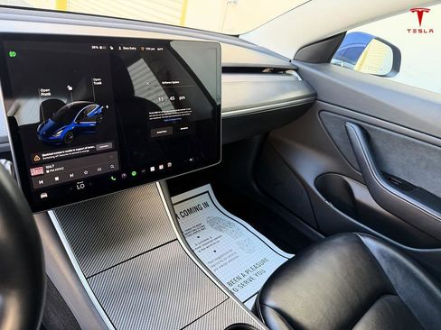 Used 2019 Tesla Model 3 Standard Range image 18