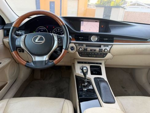 Used 2013 Lexus ES 300h w/ Luxury Pkg FWD image 19