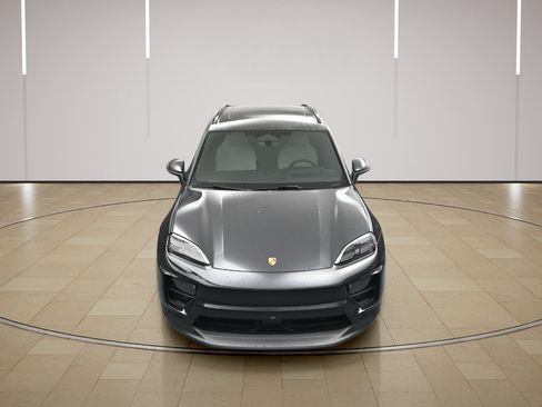 Certified 2025 Porsche Macan 4S Electric AWD/4WD image 40