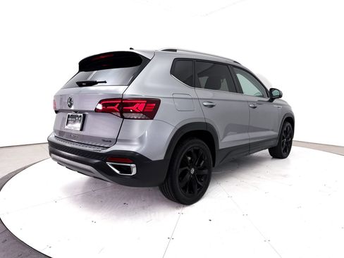Used 2023 Volkswagen Taos SE w/ Panoramic Sunroof Package AWD/4WD image 18