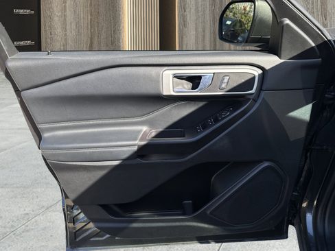 Used 2020 Ford Explorer XLT w/ Equipment Group 202A image 22