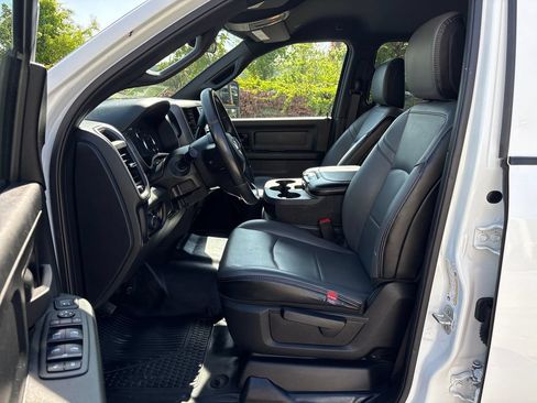 Used 2024 RAM 3500 Tradesman w/ Chrome Appearance Group AWD/4WD image 28