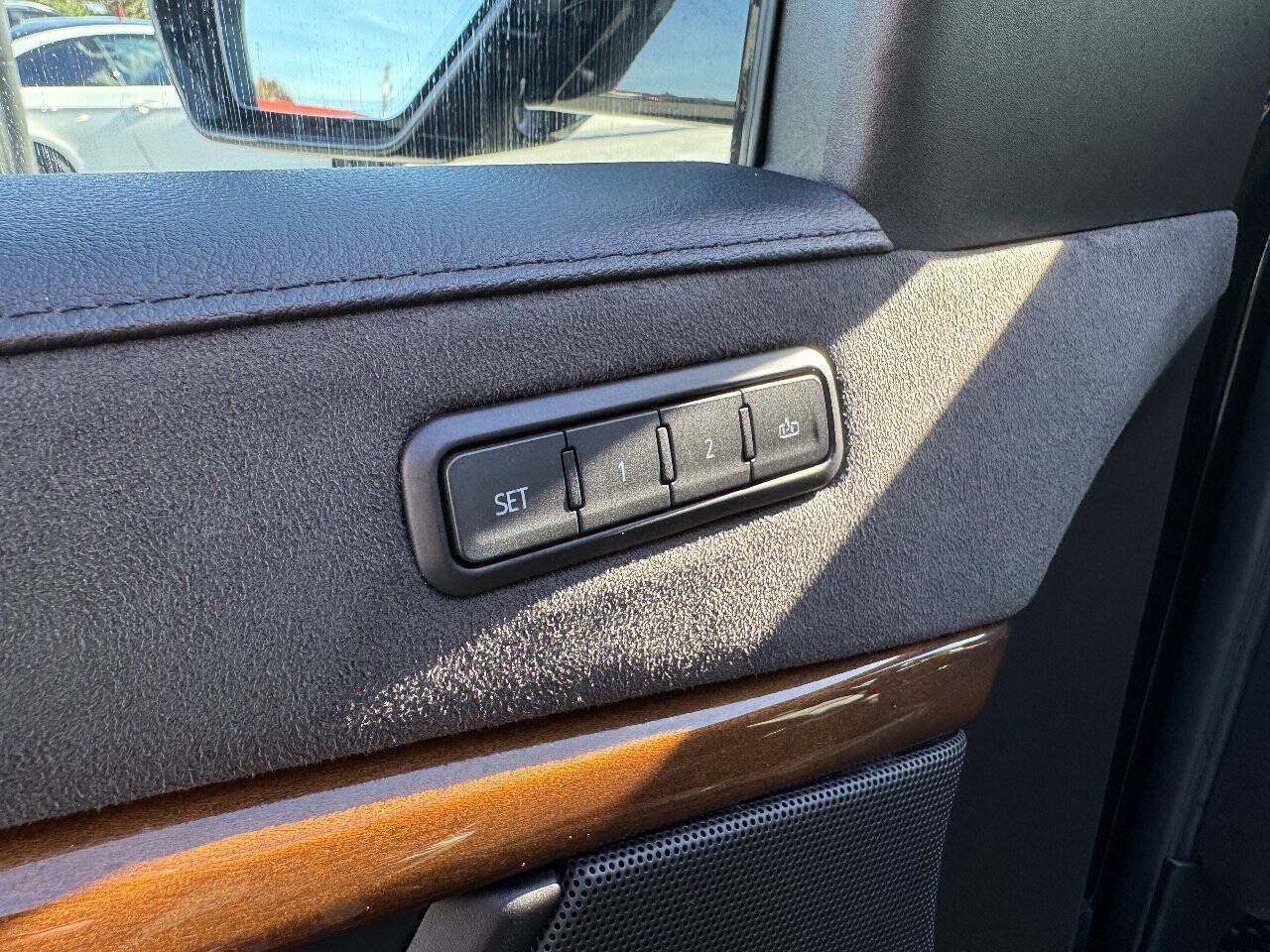 Used 2020 Cadillac Escalade Premium Luxury AWD/4WD image 32