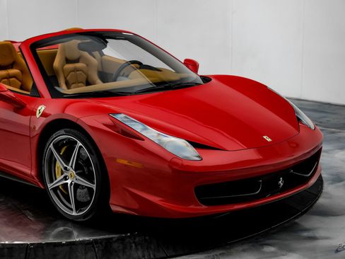 Used 2013 Ferrari 458 Spider image 31