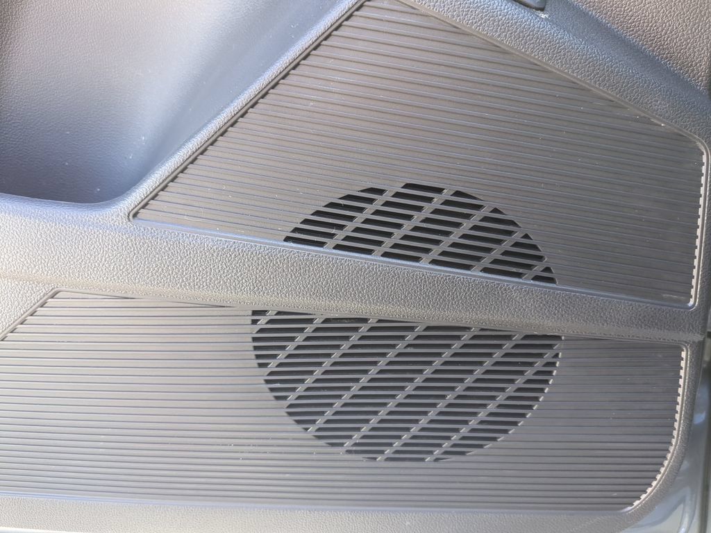 Certified 2022 Volkswagen Taos SE FWD image 18