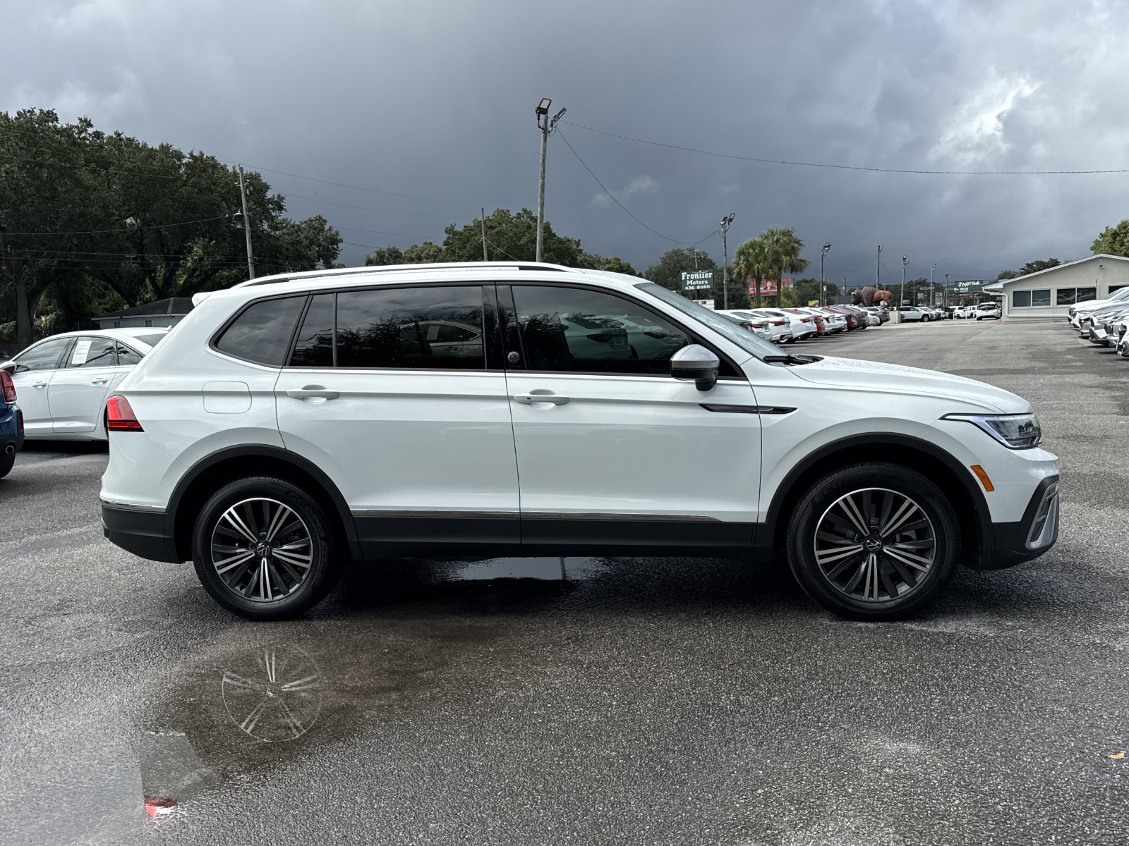 Used 2024 Volkswagen Tiguan Wolfsburg Edition FWD image 6