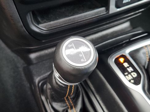 Used 2023 Jeep Wrangler Unlimited Sahara AWD/4WD image 29