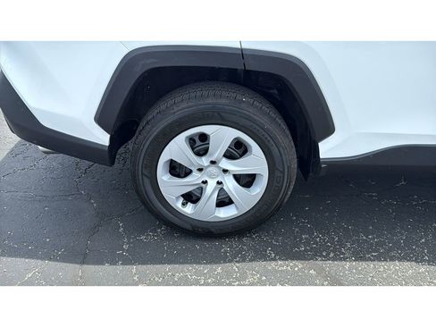 Used 2025 Toyota RAV4 LE AWD/4WD image 14