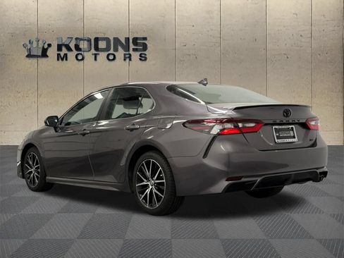 Used 2022 Toyota Camry SE FWD image 6