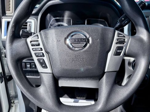Used 2018 Nissan Titan SV AWD/4WD image 17