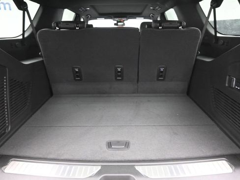 New 2026 Chevrolet Suburban Z71 image 13