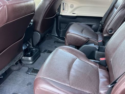 Certified 2023 Toyota Sienna Platinum FWD image 15
