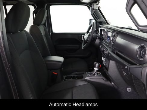 Used 2023 Jeep Gladiator Sport AWD/4WD image 19