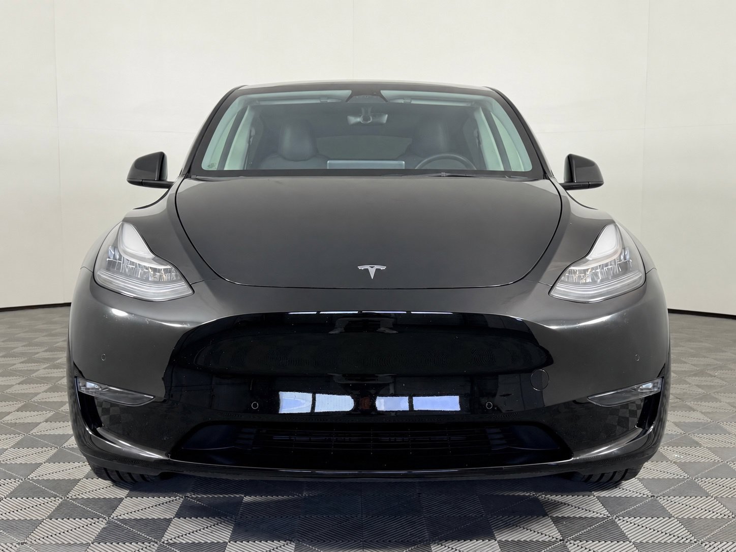 Used 2022 Tesla Model Y Long Range AWD/4WD image 2