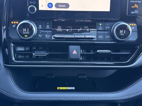 Used 2023 Toyota Highlander XLE image 33