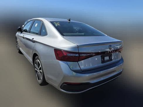 Used 2025 Volkswagen Jetta Sport image 2