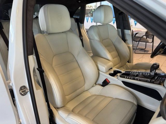 Used 2016 Porsche Macan Turbo AWD/4WD image 25