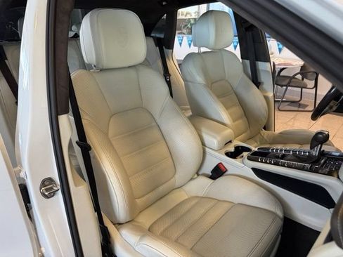 Used 2016 Porsche Macan Turbo AWD/4WD image 25