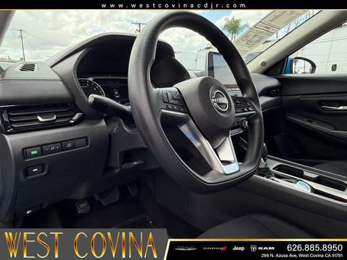 Used 2025 Nissan Sentra SV FWD image 23