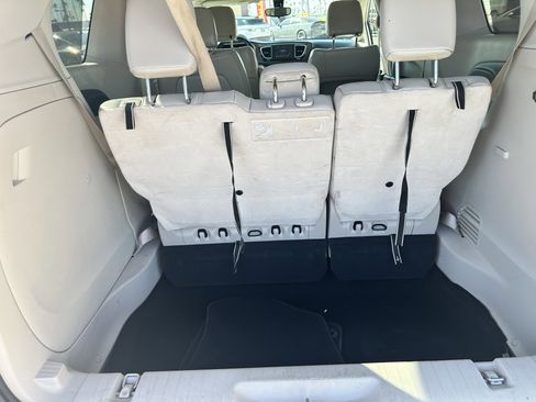 Used 2018 Chrysler Pacifica Touring-L image 25