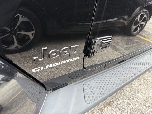 Used 2021 Jeep Gladiator Overland AWD/4WD image 10