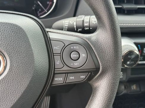 Used 2025 Toyota RAV4 XLE w/ Convenience Package FWD image 16