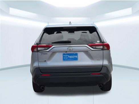 Used 2022 Toyota RAV4 LE FWD image 5