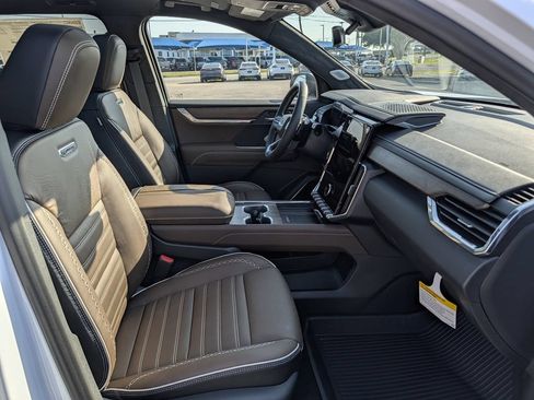 New 2026 GMC Acadia Denali Ultimate w/ LPO, Floor Liner Package AWD/4WD image 33