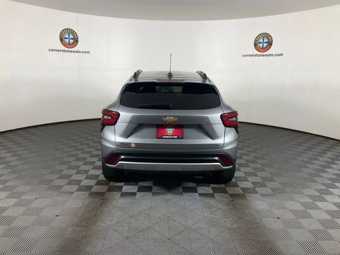 Used 2025 Chevrolet Trax LT w/ Driver Confidence Package image 21