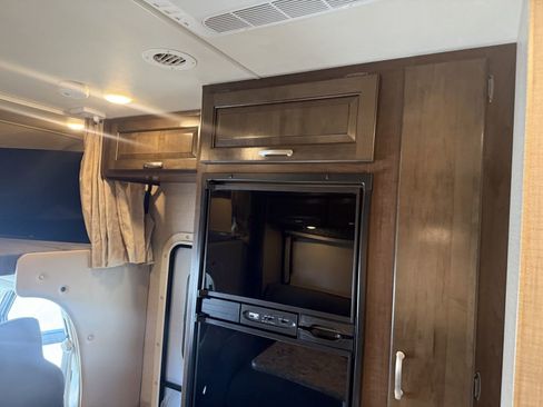 Used 2017 Ford E-450 and Econoline 450 Super Duty w/ Motorhome Prep Package RWD image 37