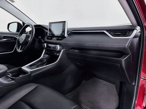 Certified 2021 Toyota RAV4 XLE Premium AWD/4WD image 31