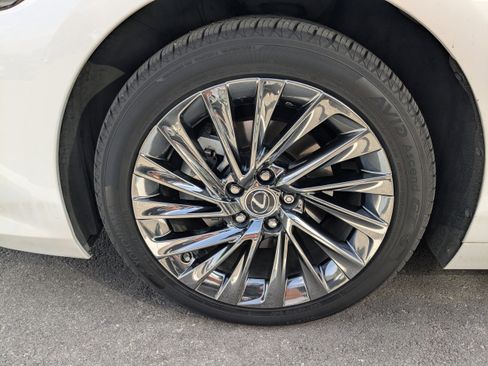 Used 2024 Lexus ES 300h Ultra Luxury w/ Accessory Package (Z2) image 7