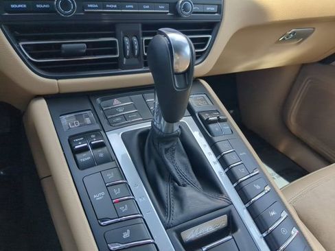 Used 2021 Porsche Macan AWD/4WD image 30