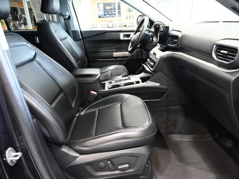 Used 2022 Ford Explorer XLT w/ Equipment Group 202A image 10
