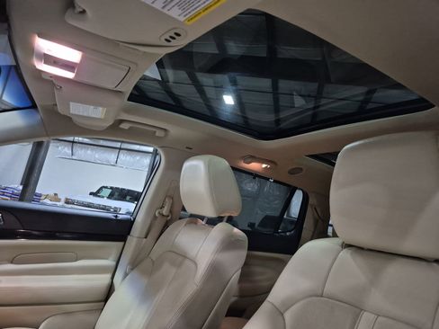 Used 2018 Lincoln MKT AWD image 20
