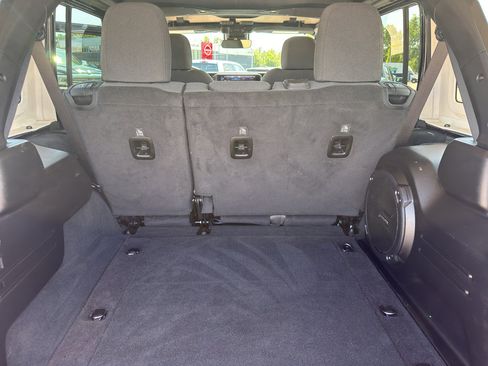 Used 2024 Jeep Wrangler Unlimited Rubicon w/ Technology Group AWD/4WD image 36