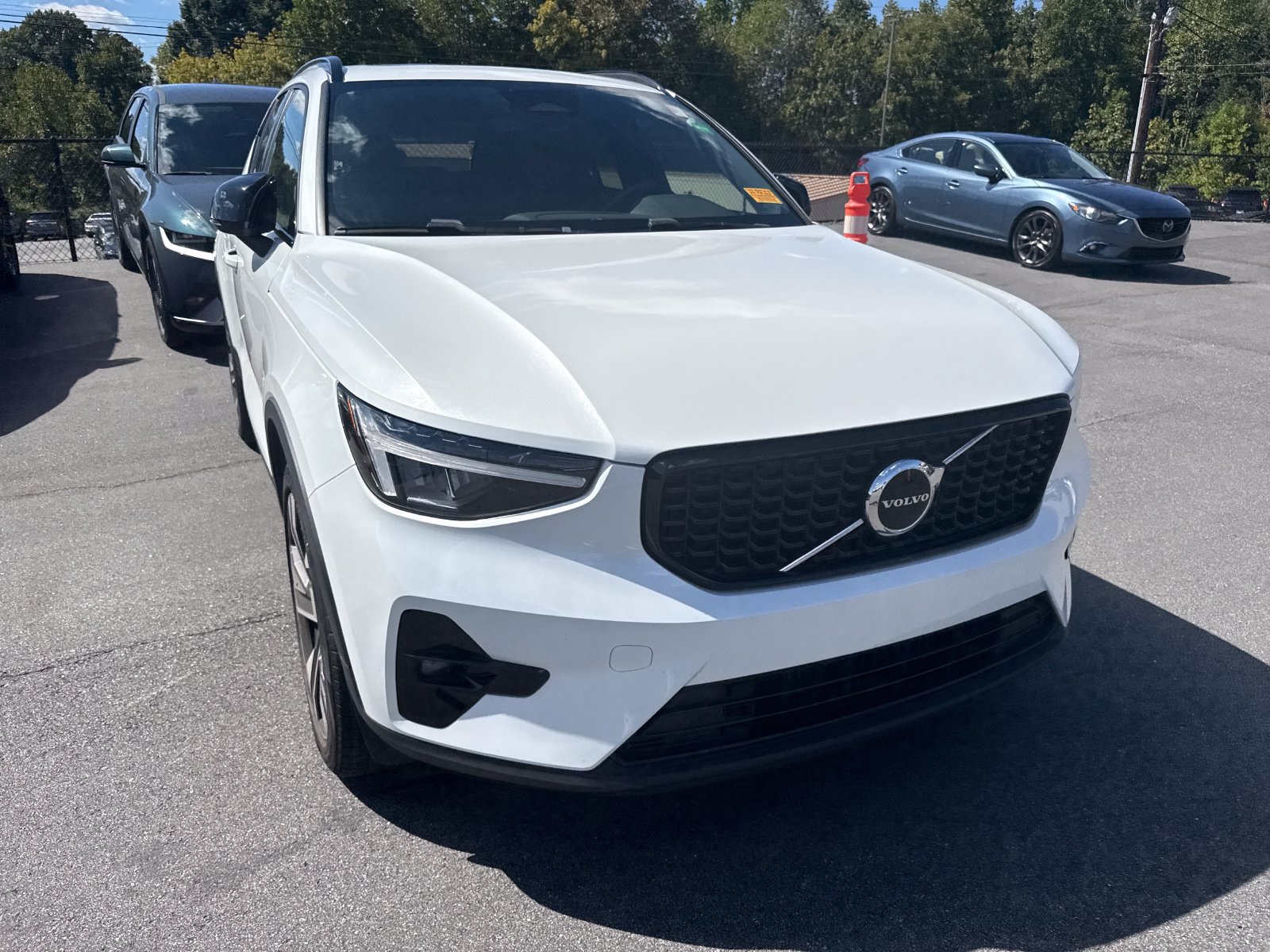 Used 2023 Volvo XC40 B5 Plus w/ Protection Package Premier AWD/4WD image 5