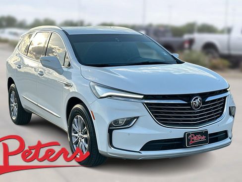 Used 2024 Buick Enclave Premium image 1