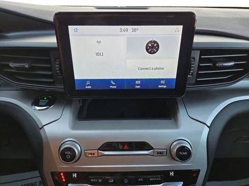 Used 2021 Ford Explorer XLT image 19