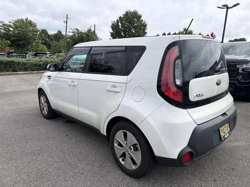 Used 2016 Kia Soul FWD image 3