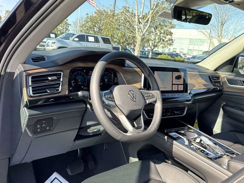 New 2026 Volkswagen Atlas SE image 10