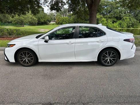 Used 2023 Toyota Camry SE FWD image 3
