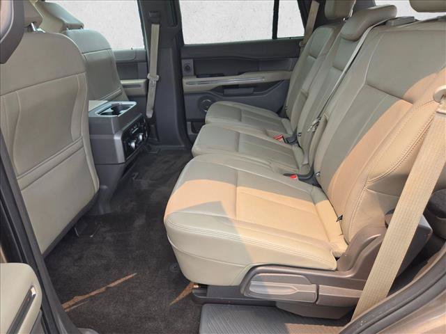 Used 2018 Ford Expedition XLT w/ Equipment Group 202A RWD image 19