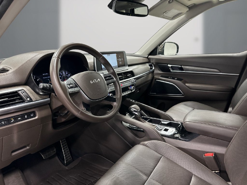 Used 2022 Kia Telluride SX w/ Towing Package FWD image 13