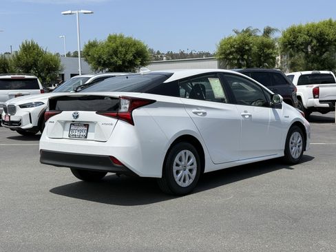 Certified 2022 Toyota Prius LE FWD image 7