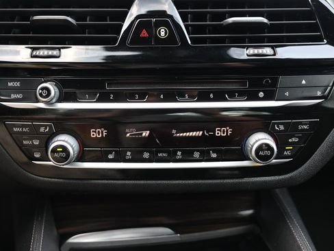 Used 2018 BMW 530i w/ Premium Package RWD image 37