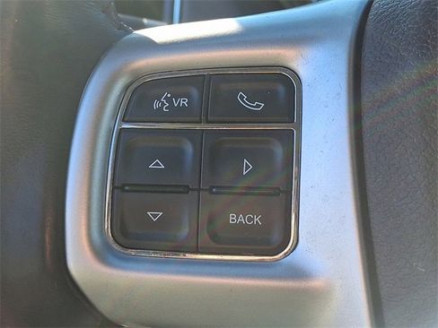 Used 2015 Chrysler Town & Country Touring image 18