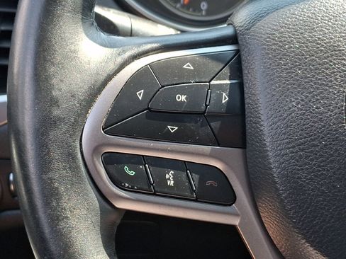 Used 2019 Jeep Cherokee Limited w/ Luxury Group AWD/4WD image 22